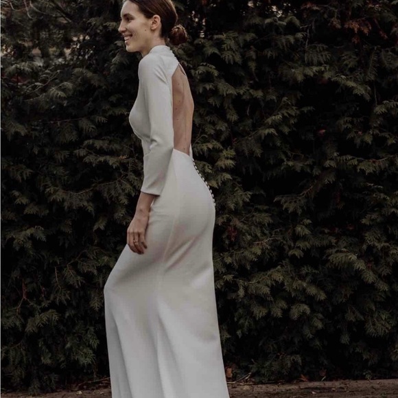 Elegant White Backless Evening Gown - Picture 2 of 7